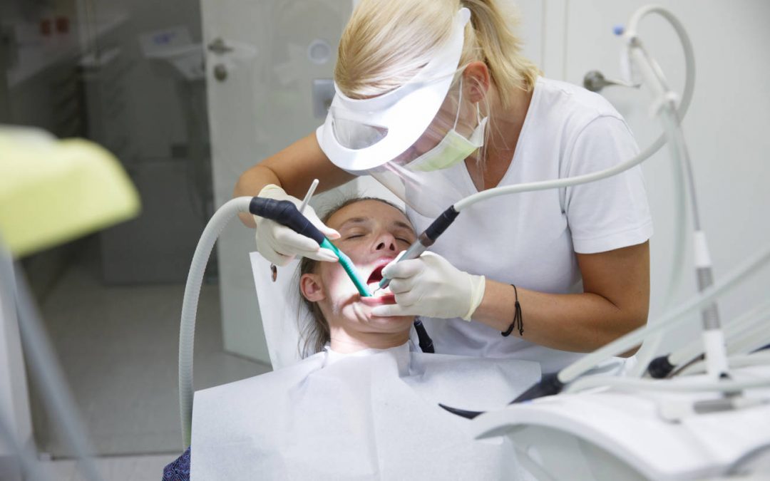 Dentistas son profesionales de alto riesgo y posibles trasmisores de contagio