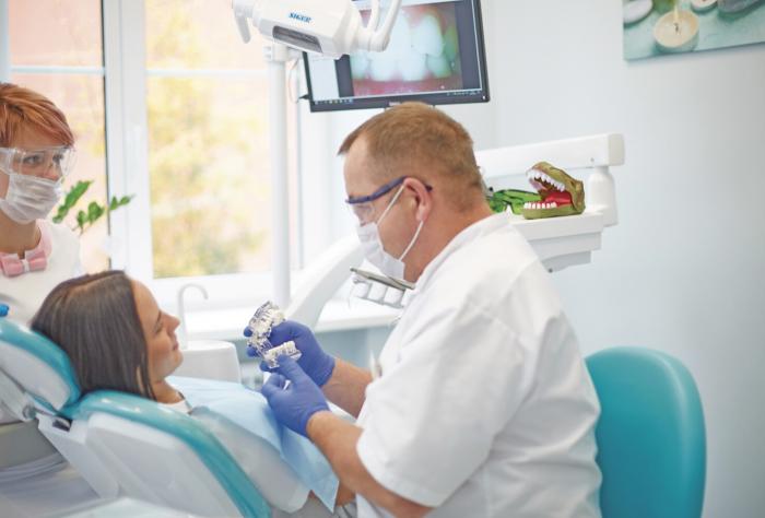 La práctica de la odontología una atención de alto riesgo con el coronavirus