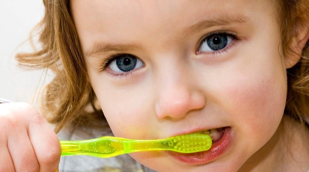 Cómo deben lavarse los dientes los niños para tener una higiene adecuada