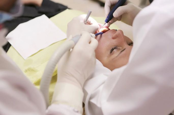 Mis encías sangran: 6 razones y posibles soluciones